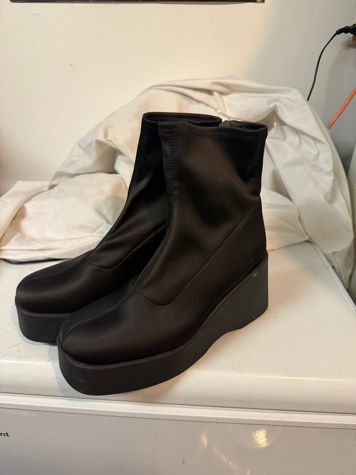 ALDO Black Platform Wedge Ankle Boots - Size 11 — original item photograph