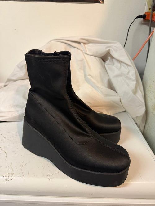 ALDO Black Platform Wedge Ankle Boots - Size 11 — original item photograph